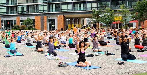 outdoor yoga class